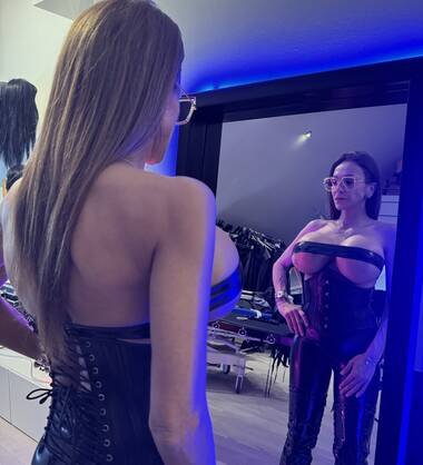 Mistress Yasmine, Meesteres in Antwerpen